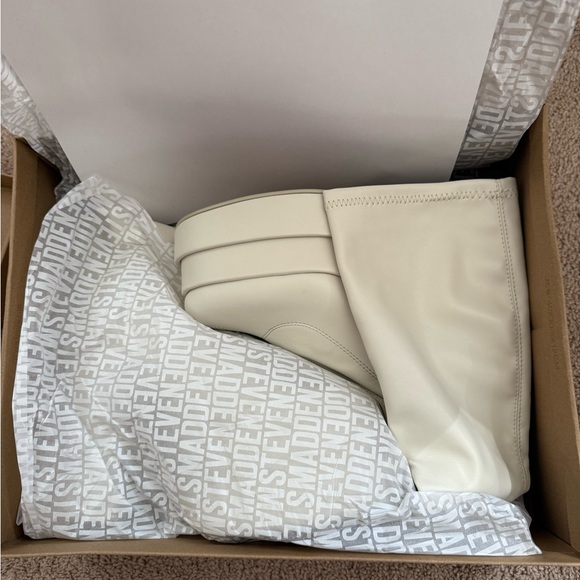 Steve Madden Cypress Cream Platform Boots new in box - Picture 3 of 8